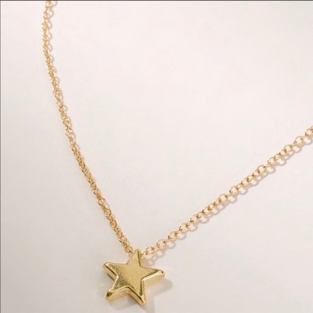 DAINTY SHORT GOLD STAR NECKLACE